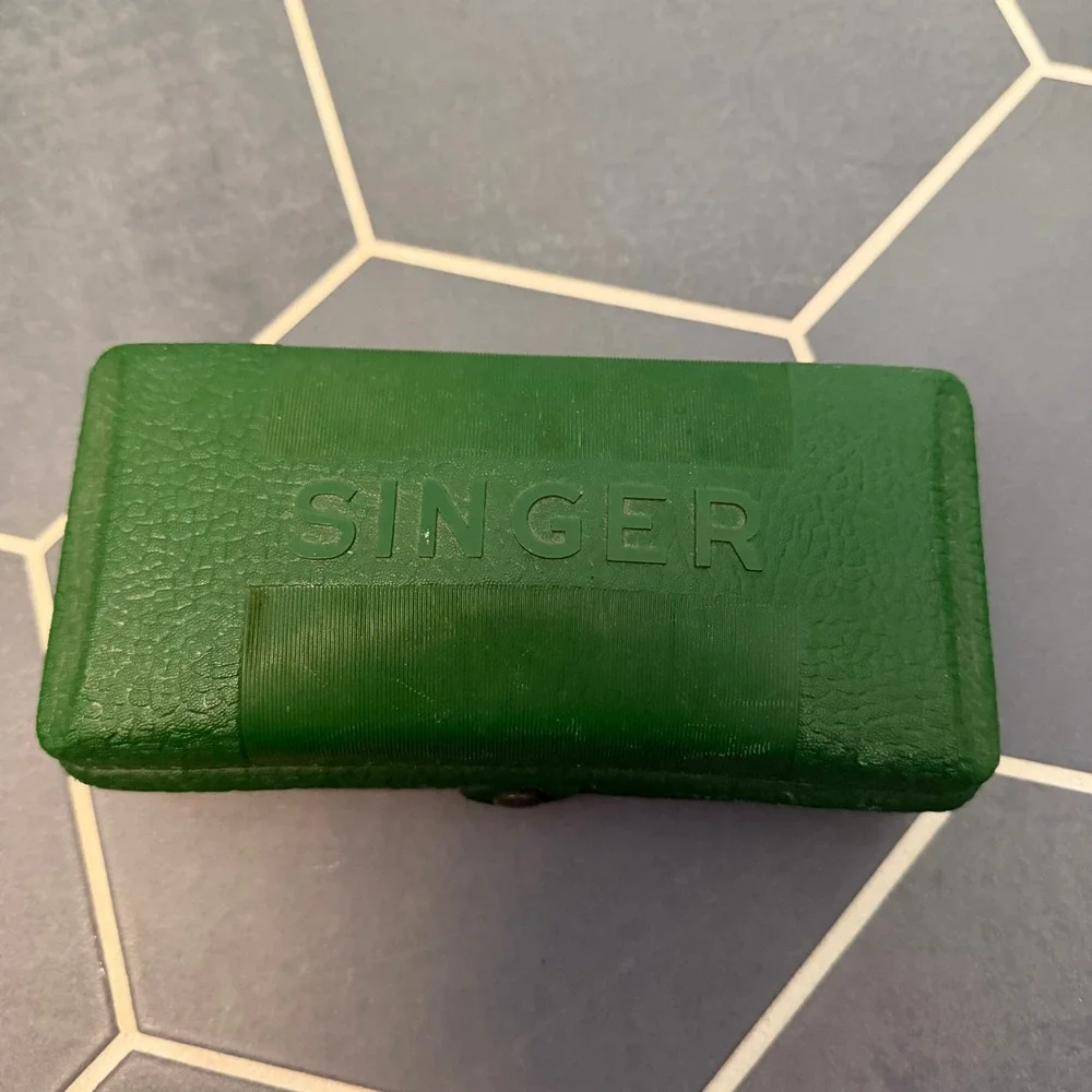 Singer Green Vintage Buttonholer Sewing‎ Machine Accessories Storage Box